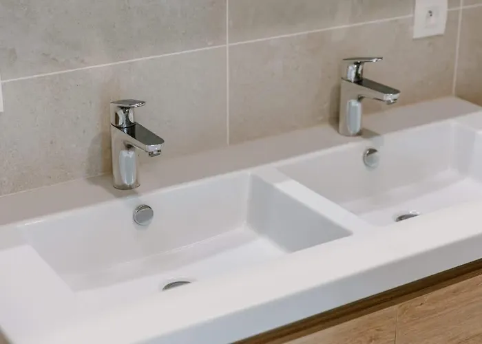 Stylish Family-friendly Retreat, Close To Harbor And Free Parking